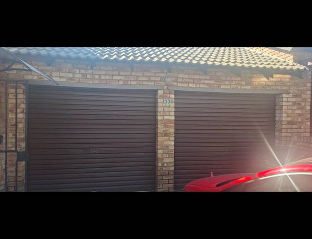 2 bed property to rent in HONEYDEW RIDGE